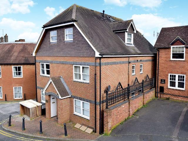 Lower South Street, Bishops House Lower South Street GU7, 2 bed flat to rent, £1,350 pcm | PrimeLocation