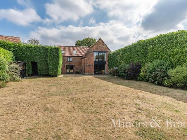 Lower Street, Salhouse, NR13 5 bed detached house to rent £3,250 pcm £750 pw