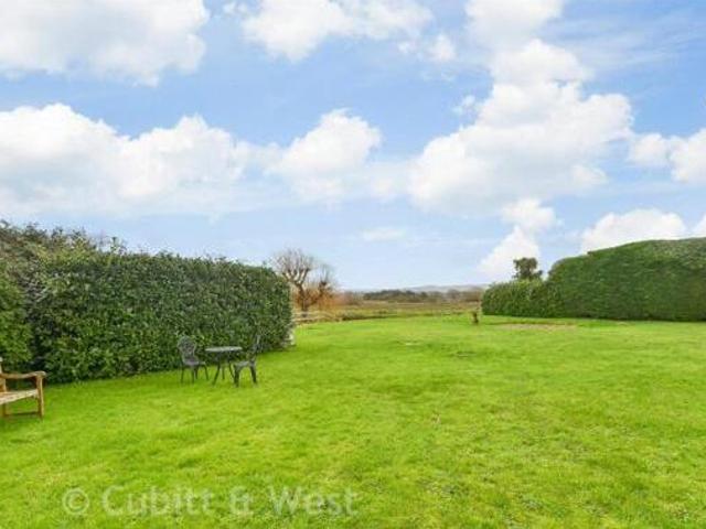 Lower Street, Pulborough, 2 Bedroom Flat