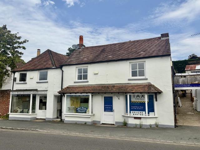 Lower Street, Pulborough, RH20 3 bed flat to rent £1,325 pcm £306 pw