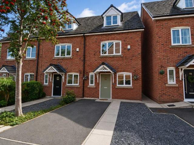 Lowerfield Gardens, Golborne 3 bed semi detached house to rent £1,100 pcm £254 pw