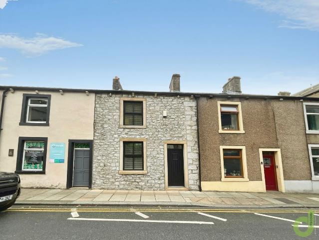 Lowergate, Clitheroe BB7, 2 bed cottage to rent, £950 pcm | PrimeLocation
