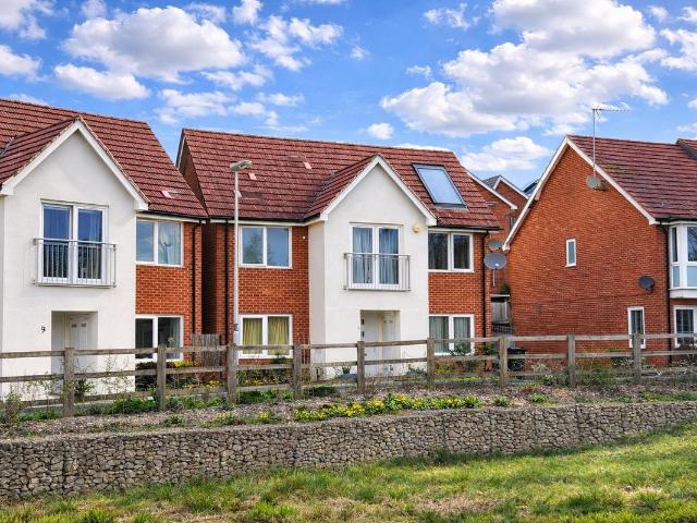 Lowery Crescent, Oxley Park, Milton Keynes MK4, 3 bed detached house to rent, £1,795 pcm | PrimeLocation