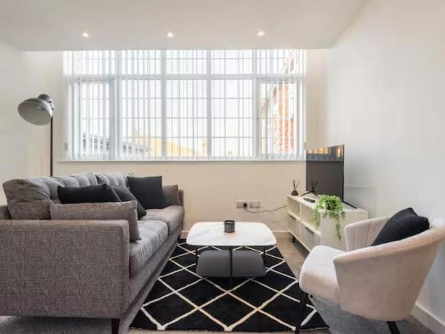 Lowgate, HULL 2 bed apartment to rent £950 pcm £219 pw
