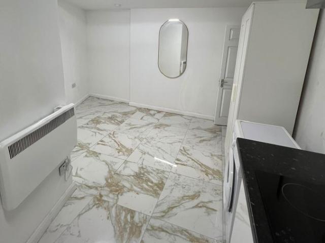 Lowlands Rd, Aveley RM15, Studio to rent, £700 pcm | PrimeLocation