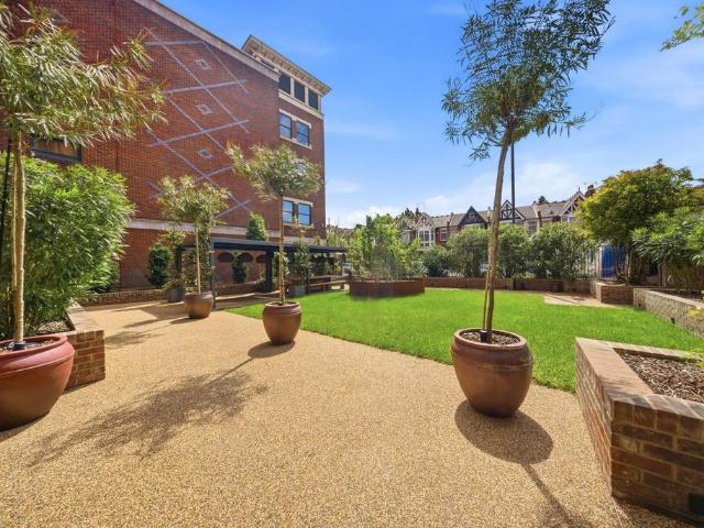 Lowlands Road, Harrow HA1 Studio to rent £1,410 pcm £325 pw