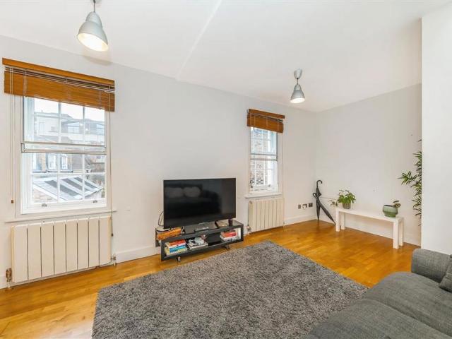 Lowndes Court, London W1F 1 bed flat to rent £2,708 pcm £625 pw