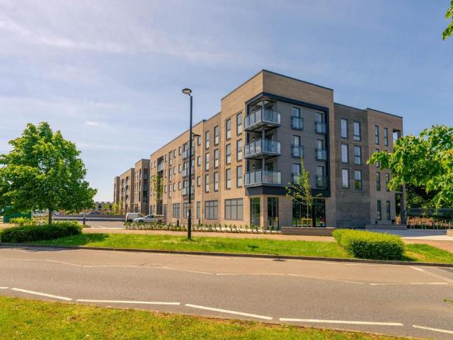 Lowry Way, Swindon SN3 2 bed retirement property to rent £3,960 pcm £914 pw