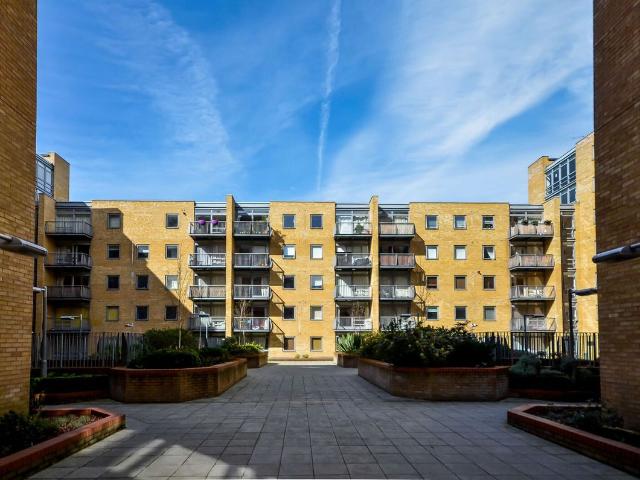 Lowry House, Canary Wharf, London E14, 1 bed flat to rent, £2,000 pcm | PrimeLocation