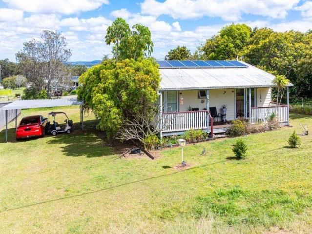 Lowset Cottage Big Block Sought After Location