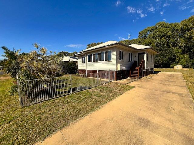 Lowset Coastal Queenslander with Endless Potential Walk to Beach, Bowls & Surf Club