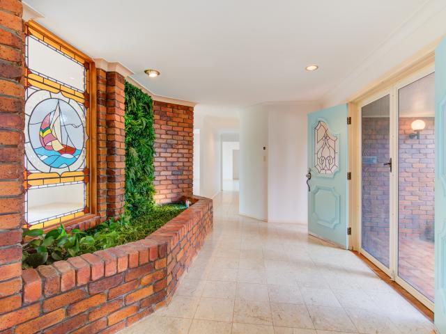 Lowset canal front living on 985sqm with your own private boat ramp!