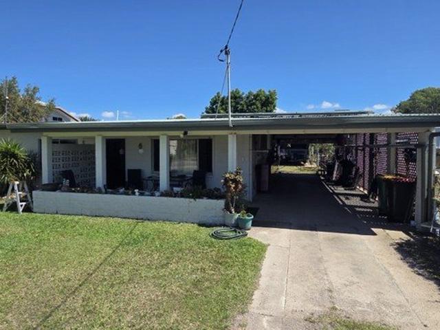 LOWSET BEACH HOME GREAT HOLIDAY OR WEEKENDER HOME!