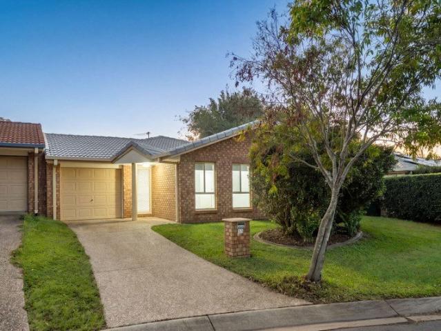 Lowset brick home in a quiet Cul de sac!