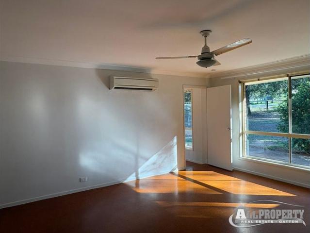 LOWSET BRICK HOME ON ACREAGE IN SUMMERHOLM