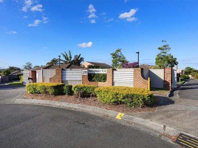 LowSet Brick Townhouse in Secure Complex Spacious, Private & Convenient Location