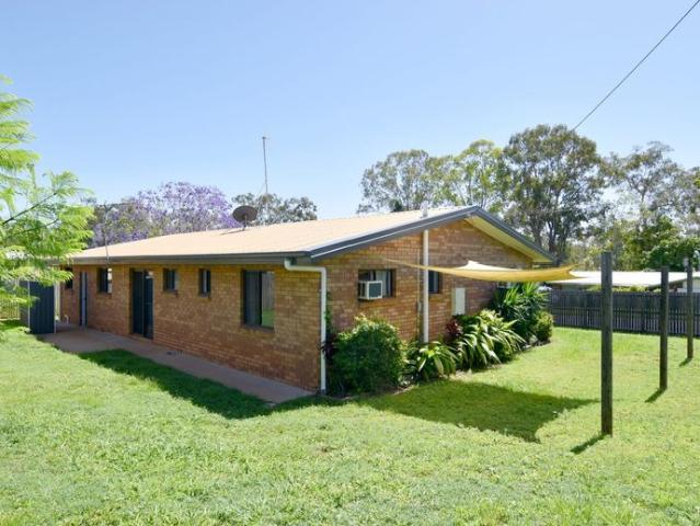 LOWSET BRICK THREE BEDROOM FAMILY HOME IN SEAVIEW HEIGHTS