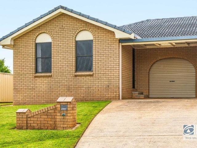 LOWSET DUPLEX UNIT GREAT LOCATION