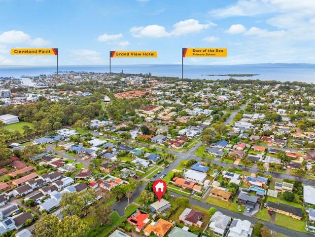 LOWSET FAMILY HOME IN A CONVENIENT CLEVELAND POCKET WITH SIDE ACCESS