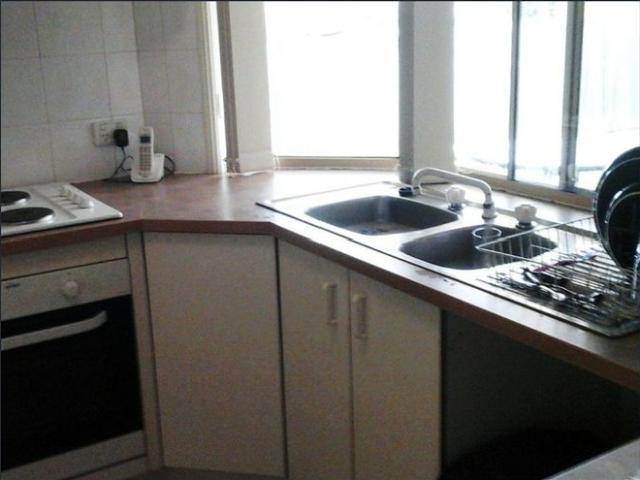 LOWSET FAMILY HOME IN SOUGHT AFTER SANDSTONE POINT