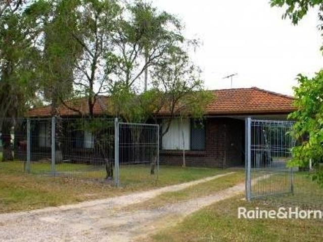 Lowset Family Home in Quiet Cul de sac!
