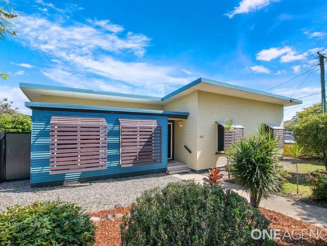 LOWSET HOME WITH TRIPLE GARAGING & WORKSHOP