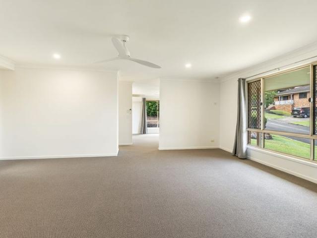 LOWSET HOME LOCATED IN GOONELLABAH