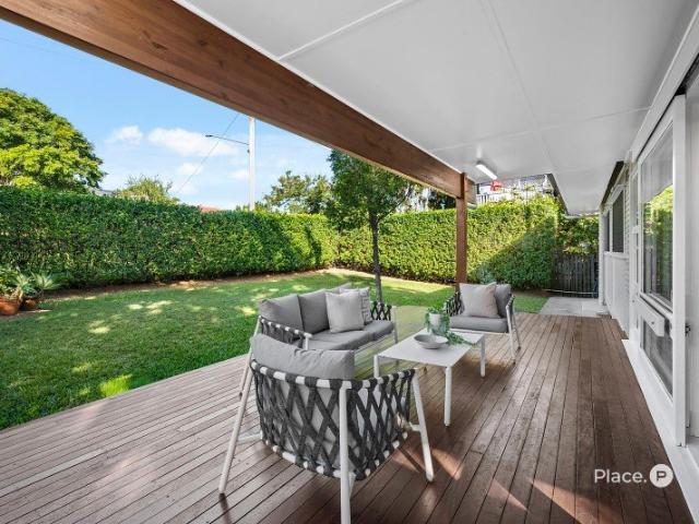 Lowset Living, Expansive Outdoor Entertaining, LMR2 Zoning & Endless Potential on 640m²
