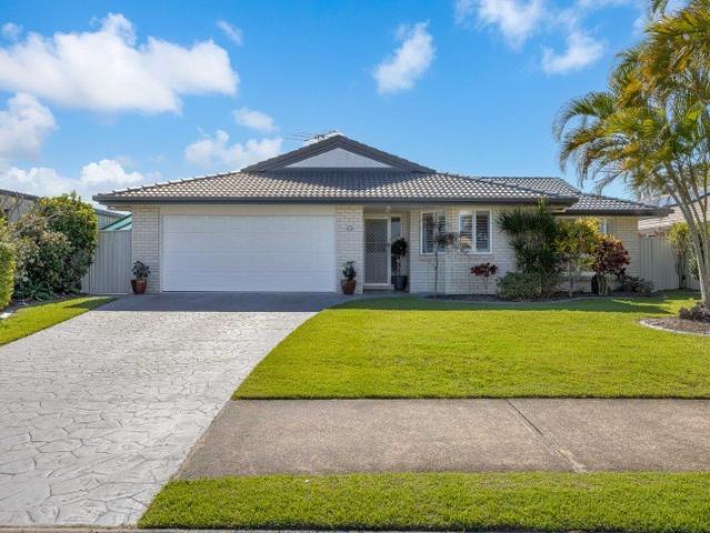 LOWSET LIVING WITH POOL, HUGE ALFRESCO & WALK TO THE WATER