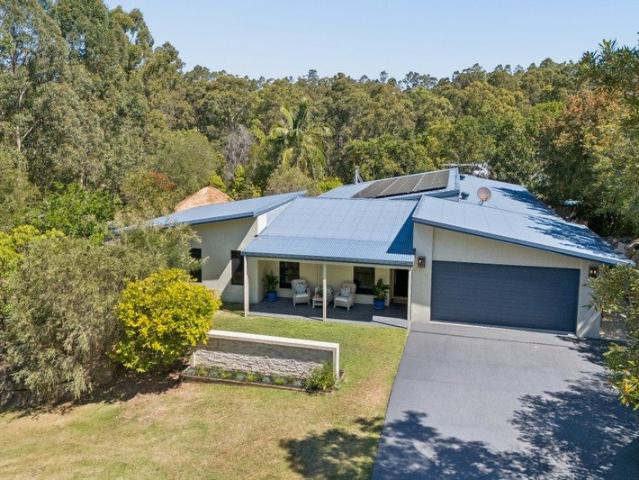 LOWSET RESORT LIVING WITH SO MUCH STYLE YOU'LL WANT TO LIVE HERE!