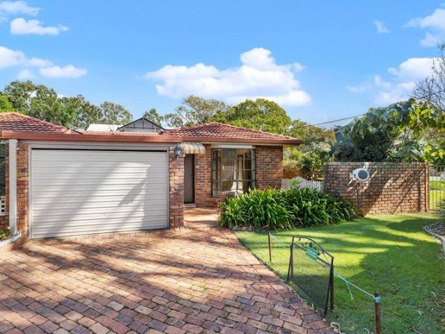 LOWSET VILLA WITH WRAPAROUND COURTYARD IN THE HEART OF CLEVELAND