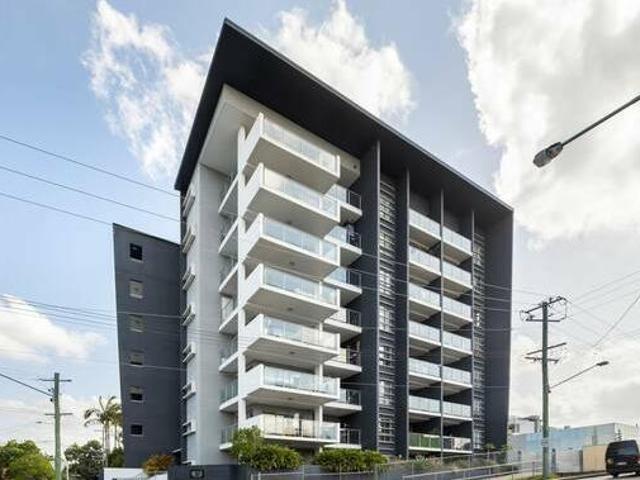 LOWSTRESS LIVING OR IDEAL INVESTMENT IN ULTIMATE CONVENIENT LOCATION