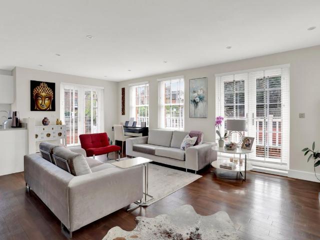 Loxwood, 20 Oatlands Chase, Weybridge, Surrey KT13, 3 bed maisonette to rent, £4,000 pcm | PrimeLocation