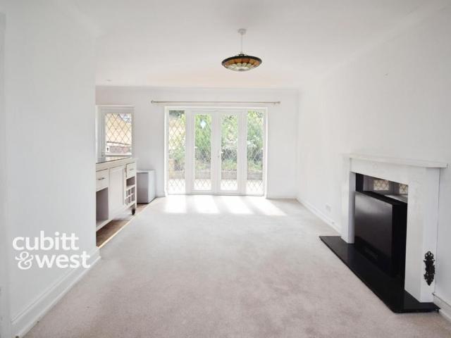 Loxford Road, Caterham CR3 5 bed detached house to rent £3,275 pcm £756 pw