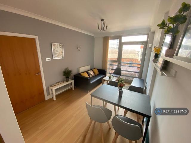 Loxley Court, Nottingham, NG1 3 bed flat to rent £1,680 pcm £388 pw