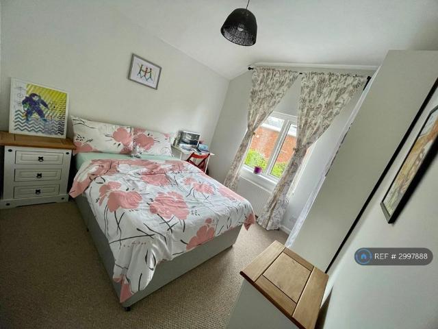 Loyd Road, Northampton, NN1 3 bed semi detached house to rent £1,600 pcm £369 pw