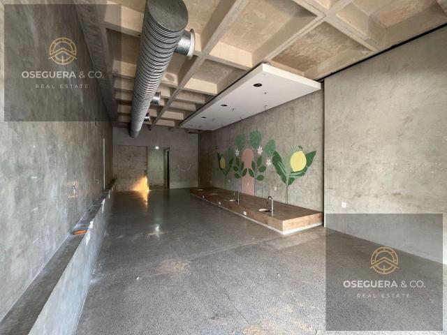LOZAL EN RENTA PLAZA MOMOTO AV HUAYACAN CANCUN