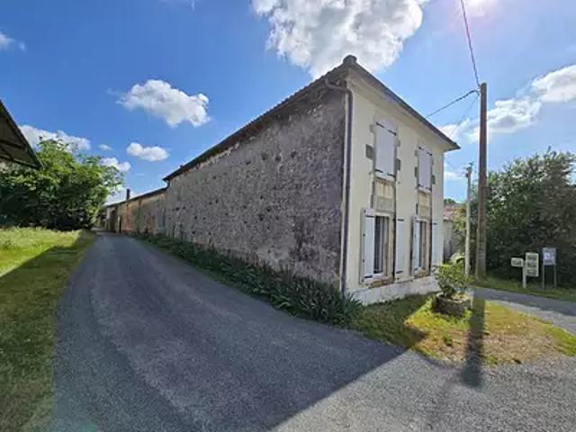 Lozay 17330 Achat / Vente maison 7 pièces t7 au dernier étage