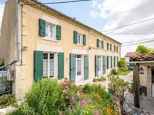 Lozay 17330 Achat / Vente maison 5 pièces t5 au dernier étage parking