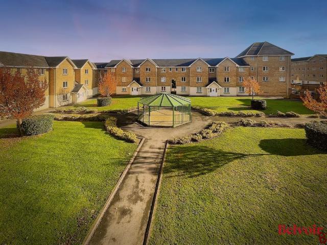 Lloyd Close, Cheltenham GL51 2 bed apartment to rent £1,050 pcm £242 pw