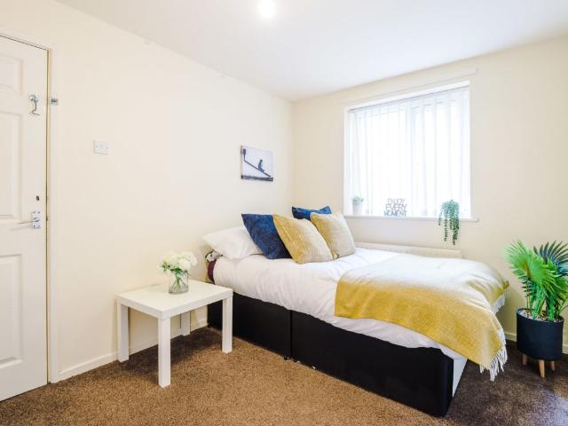 Lloyd Mansions, Salford M6, 2 bed terraced house to rent, £676 pppm | PrimeLocation