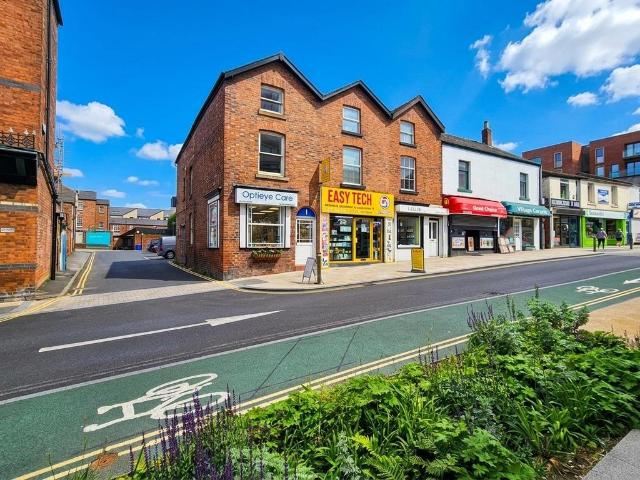 Lloyd Square, Altrincham Studio to rent £950 pcm £219 pw