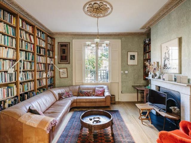 Lloyd Square, London, WC1X 3 bed terraced house to rent £8,000 pcm £1,846 pw