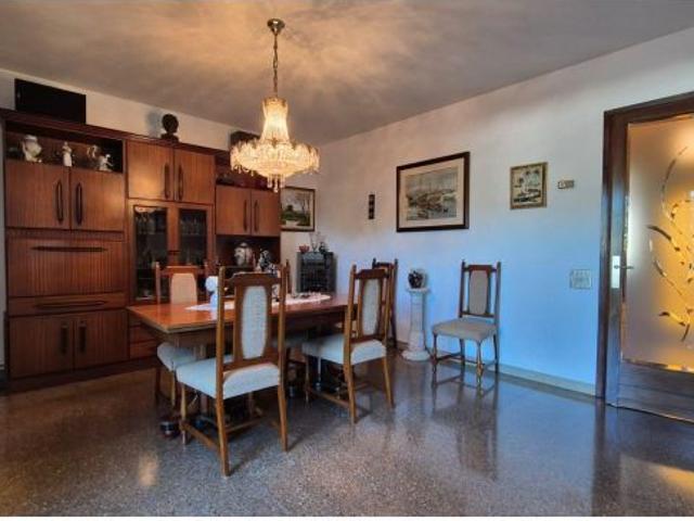 Lloguer de casa familiar exclusiva amb gran pati i ubicació privilegiada