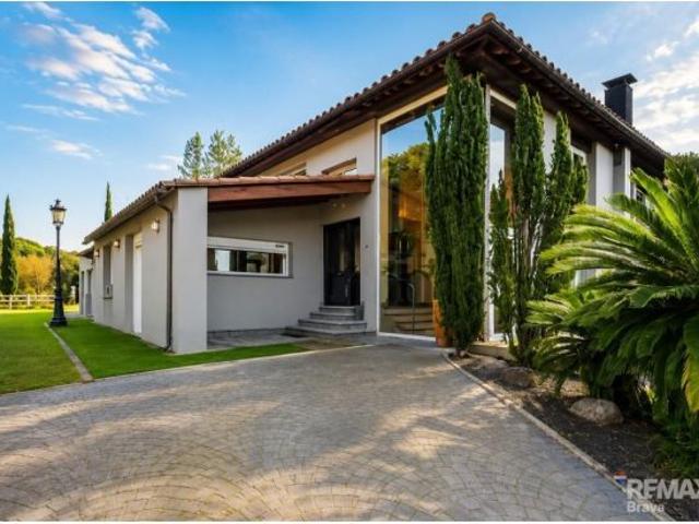 LLAV02 Llambilles | Finca singular con casa de diseño, más de una hectárea y amplias naves auxiliar