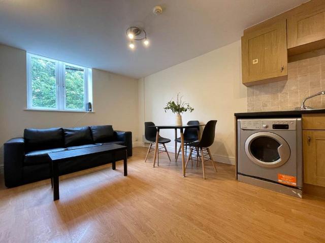 Llanbeddian Gardens, Cardiff CF24 1 bed house to rent £1,700 pcm £392 pw