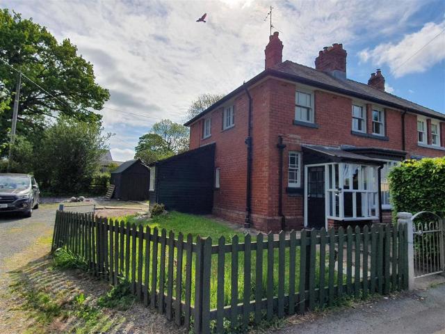 Llangadfan 3 bed semi detached house to rent £800 pcm £185 pw