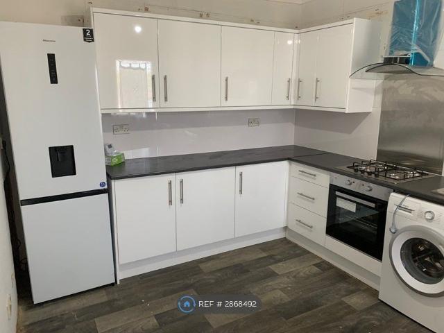 Llangyfelach Road, Treboeth, Swansea SA5, 5 bed flat to rent, £950 pcm | PrimeLocation