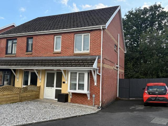 Clos Y Cwm, Llanelli, SA14 3 bed house to rent £895 pcm £207 pw
