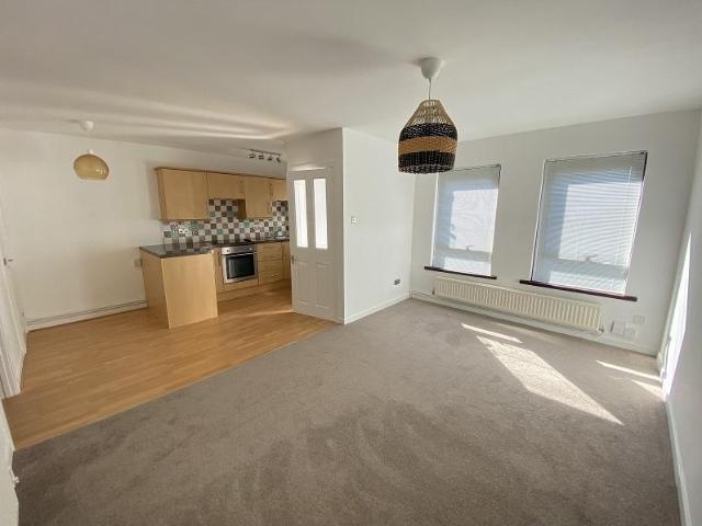 Llwynderw Drive, West Cross, SA3 1 bed flat to rent £850 pcm £196 pw